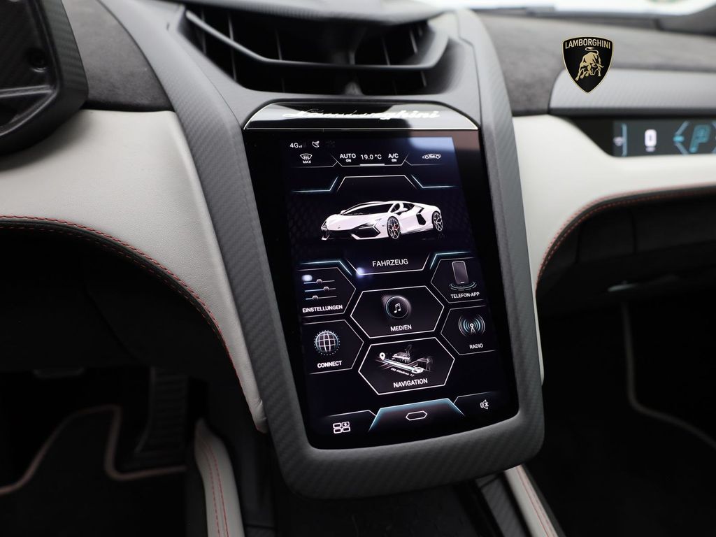 Lamborghini Revuelto 2024