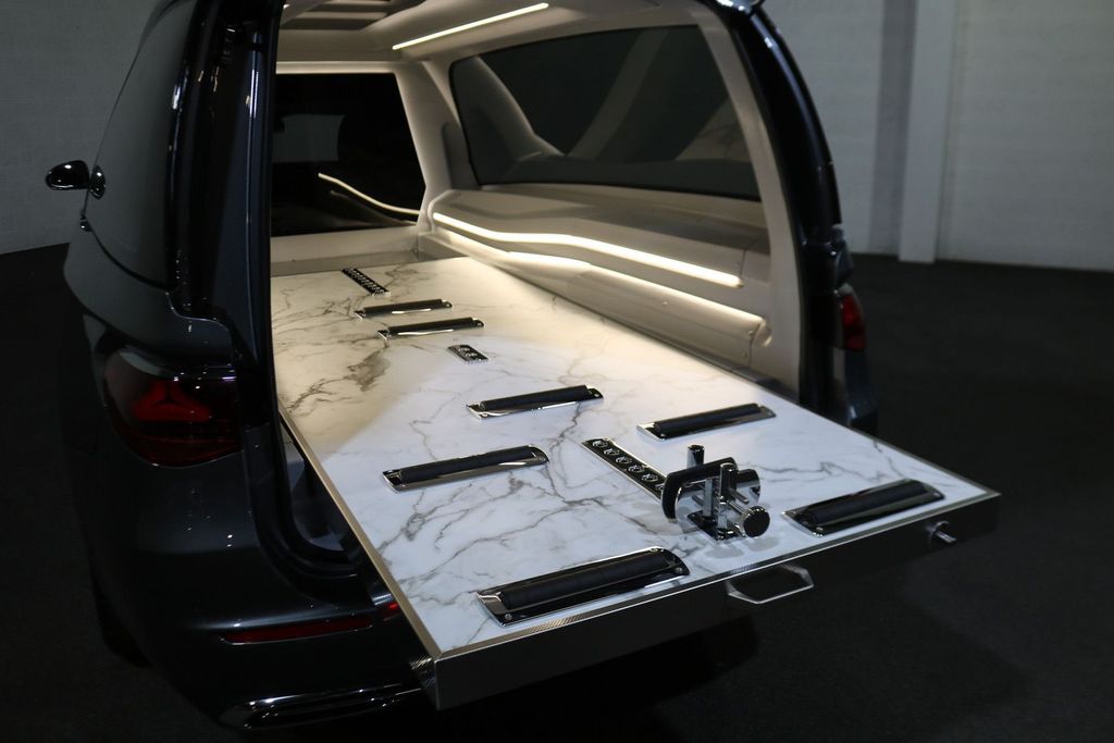 Mercedes-Benz E 220 2025