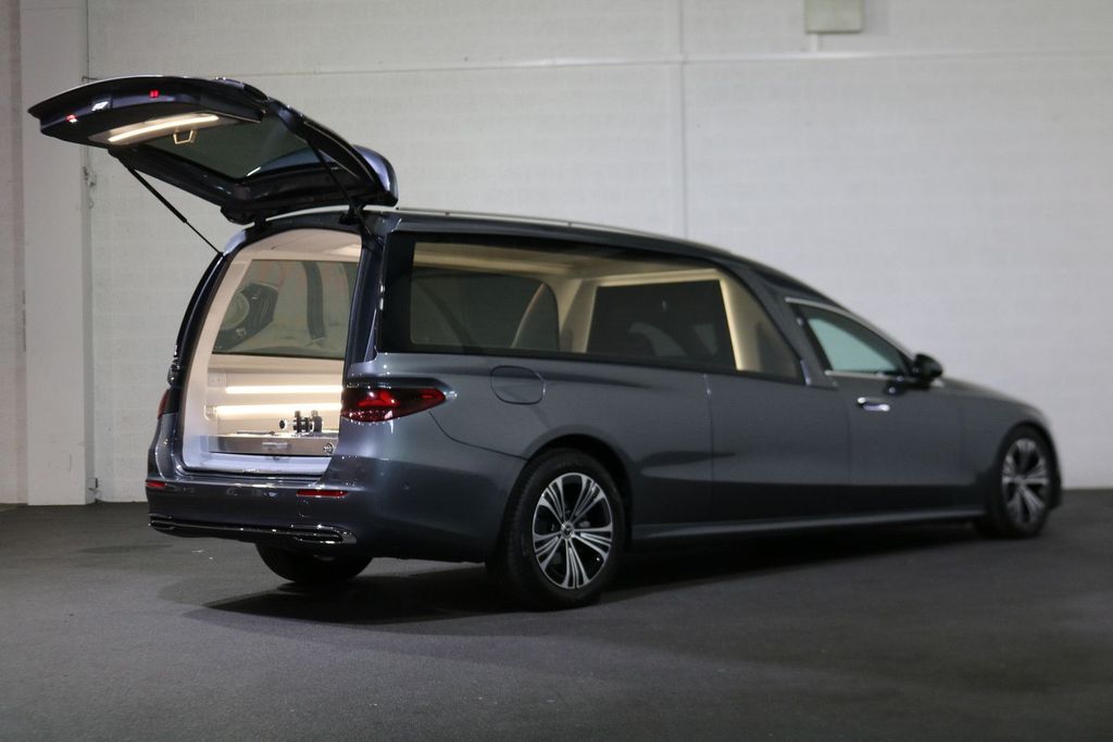 Mercedes-Benz E 220 2025