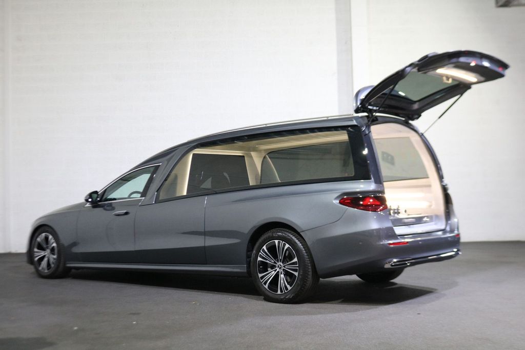 Mercedes-Benz E 220 2025