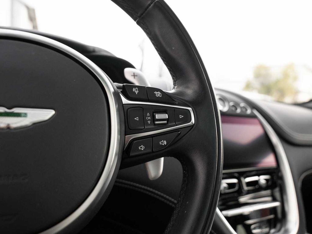 Aston Martin DBX 2023