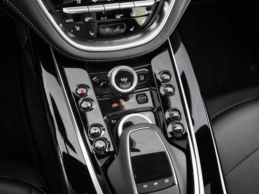 Aston Martin DBX 2023