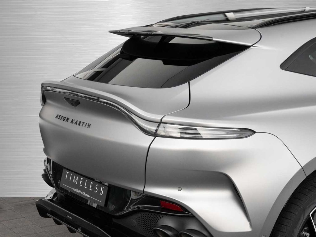 Aston Martin DBX 2023