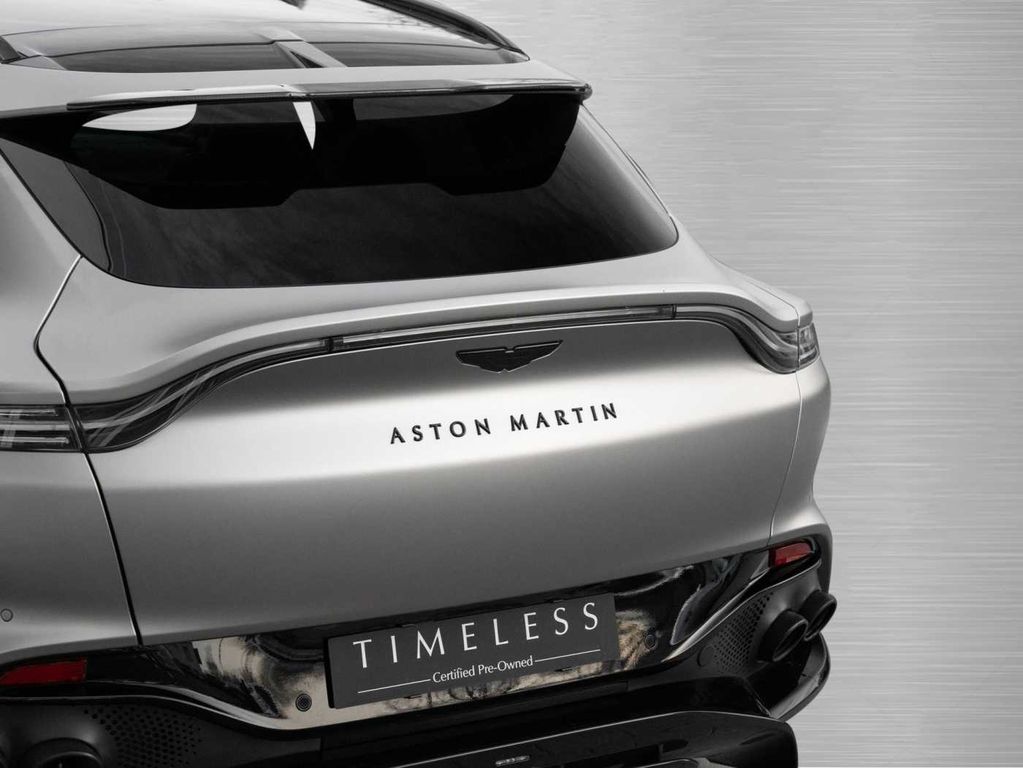 Aston Martin DBX 2023