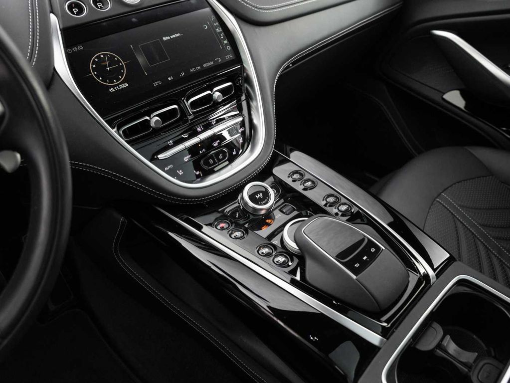 Aston Martin DBX 2023