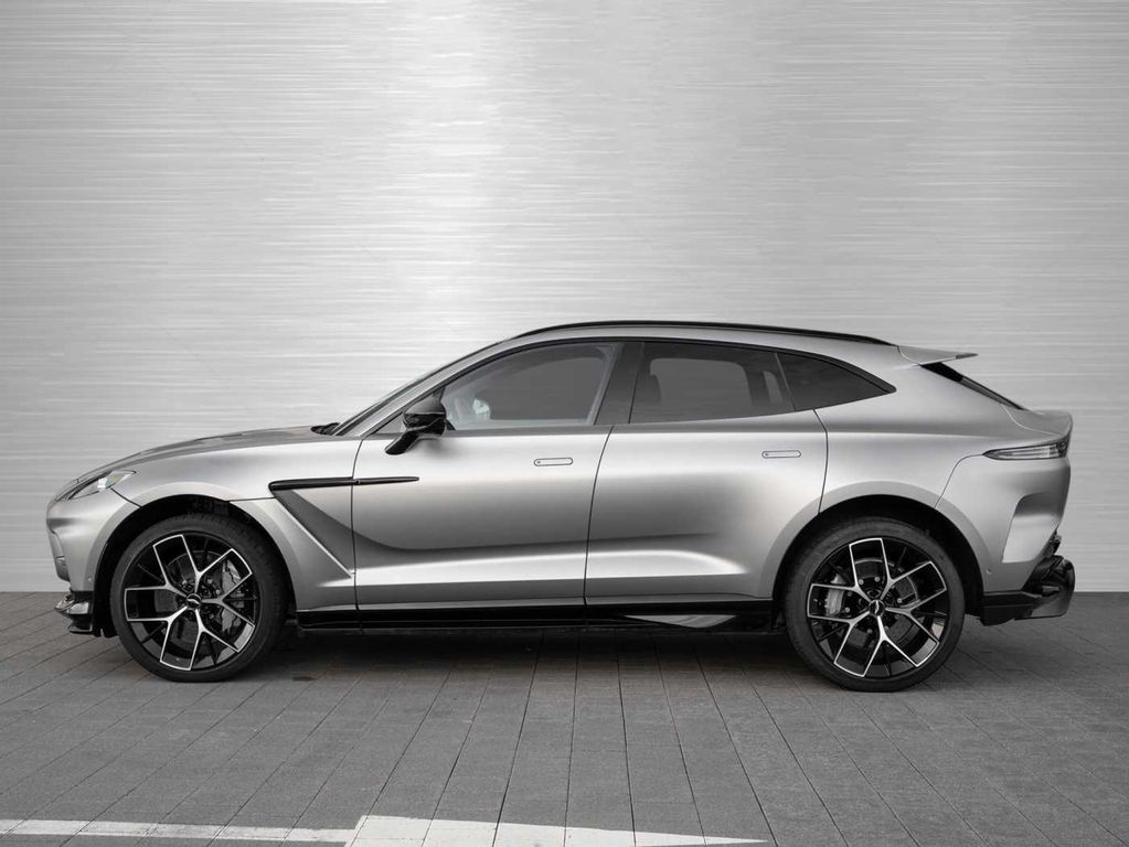 Aston Martin DBX 2023
