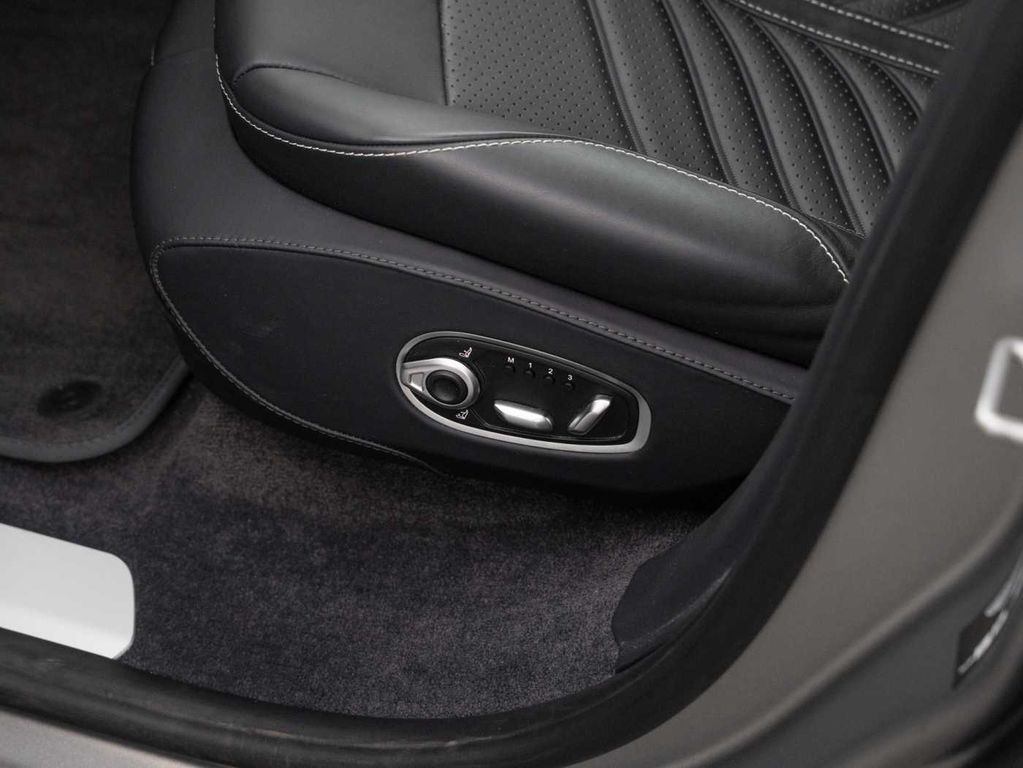 Aston Martin DBX 2023