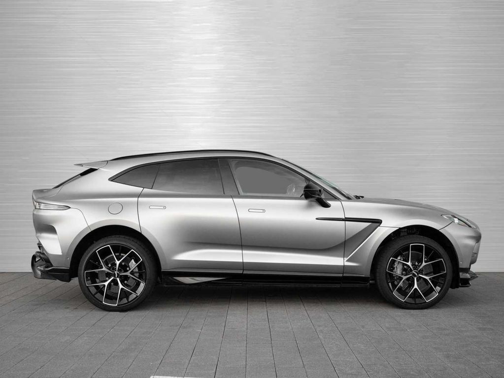 Aston Martin DBX 2023