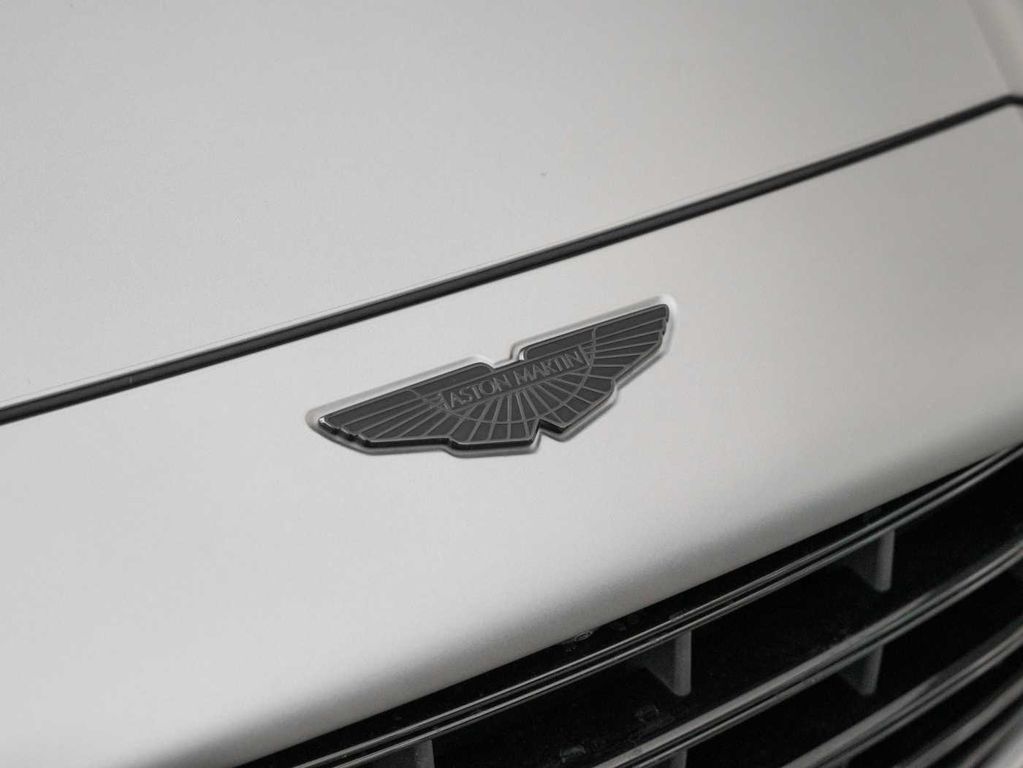 Aston Martin DBX 2023