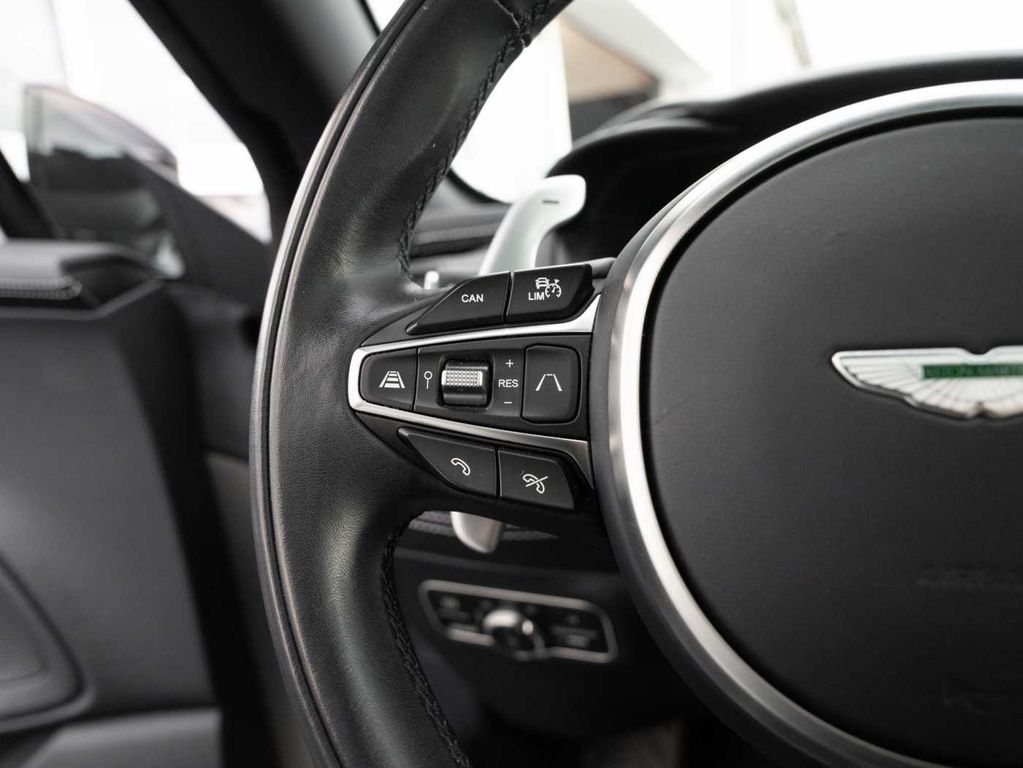 Aston Martin DBX 2023