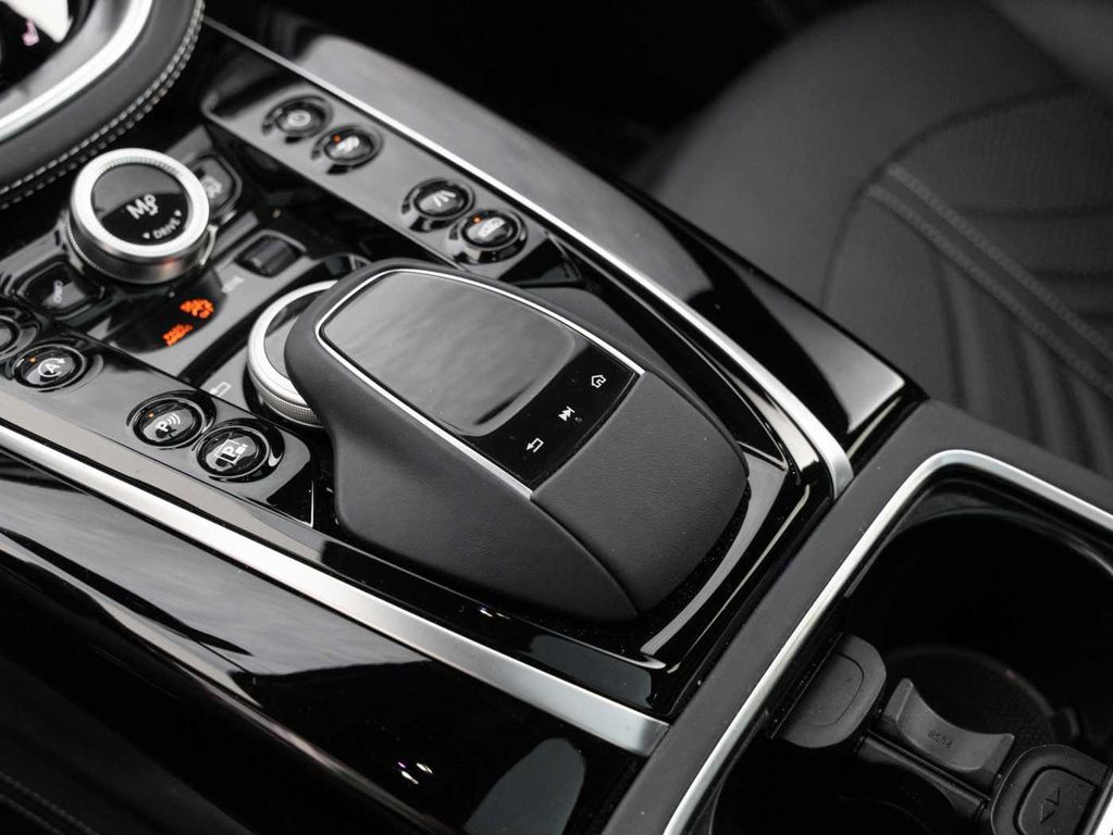 Aston Martin DBX 2023