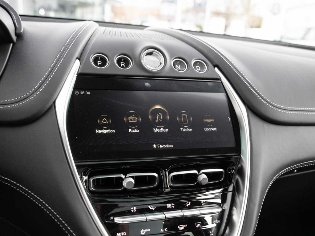 Aston Martin DBX 2023