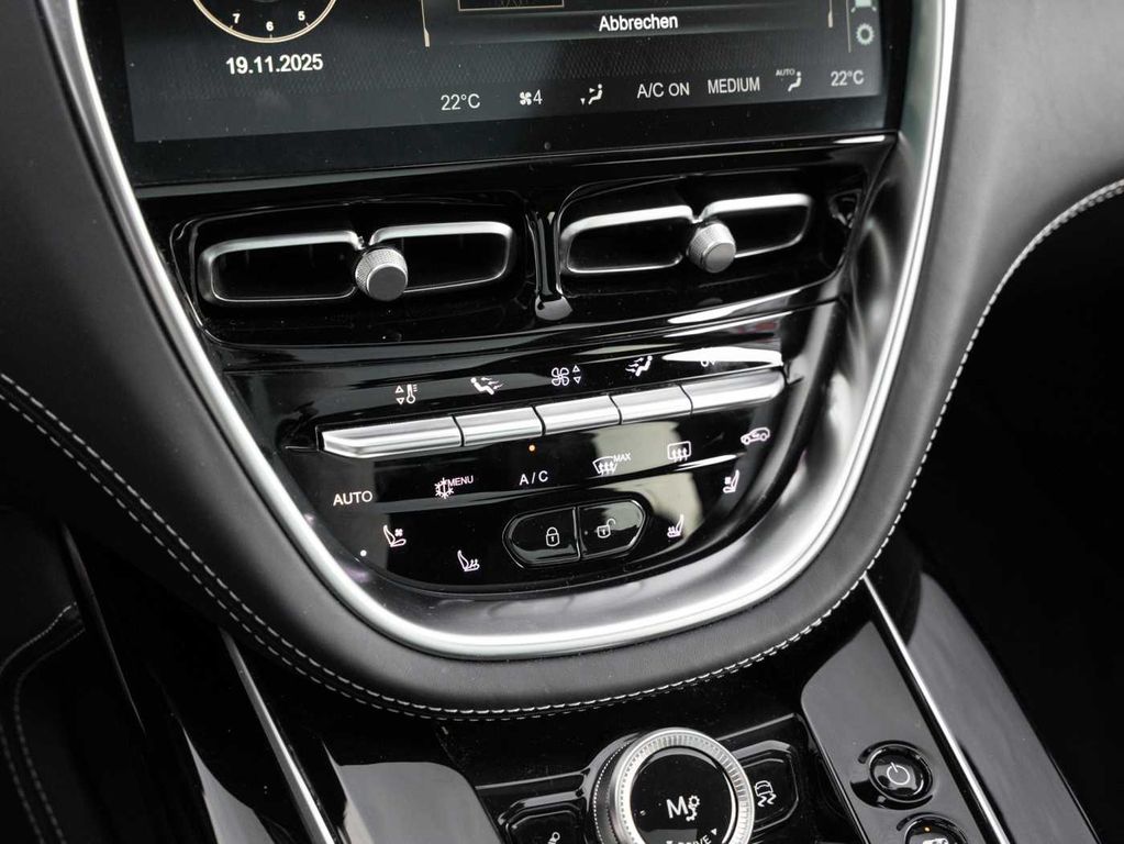 Aston Martin DBX 2023