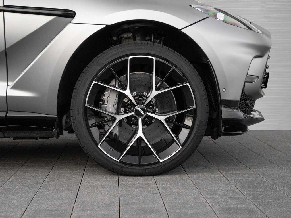 Aston Martin DBX 2023