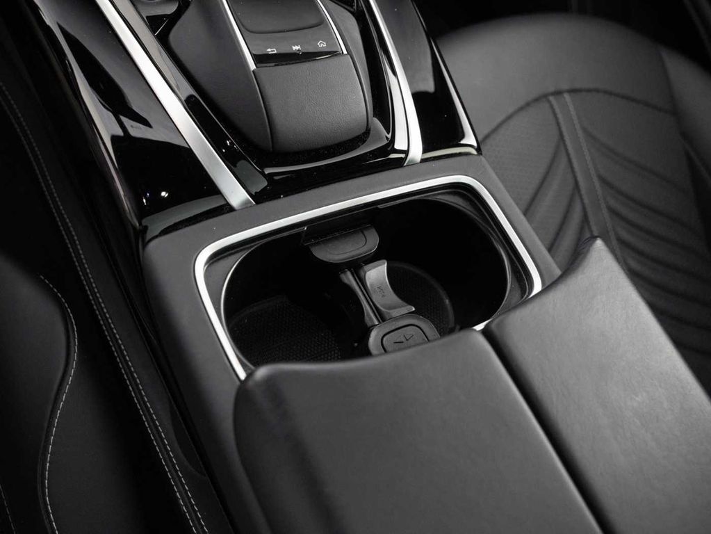 Aston Martin DBX 2023