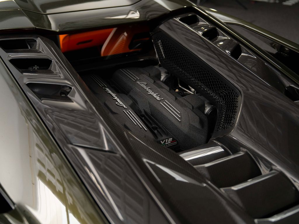 Lamborghini Revuelto 2024