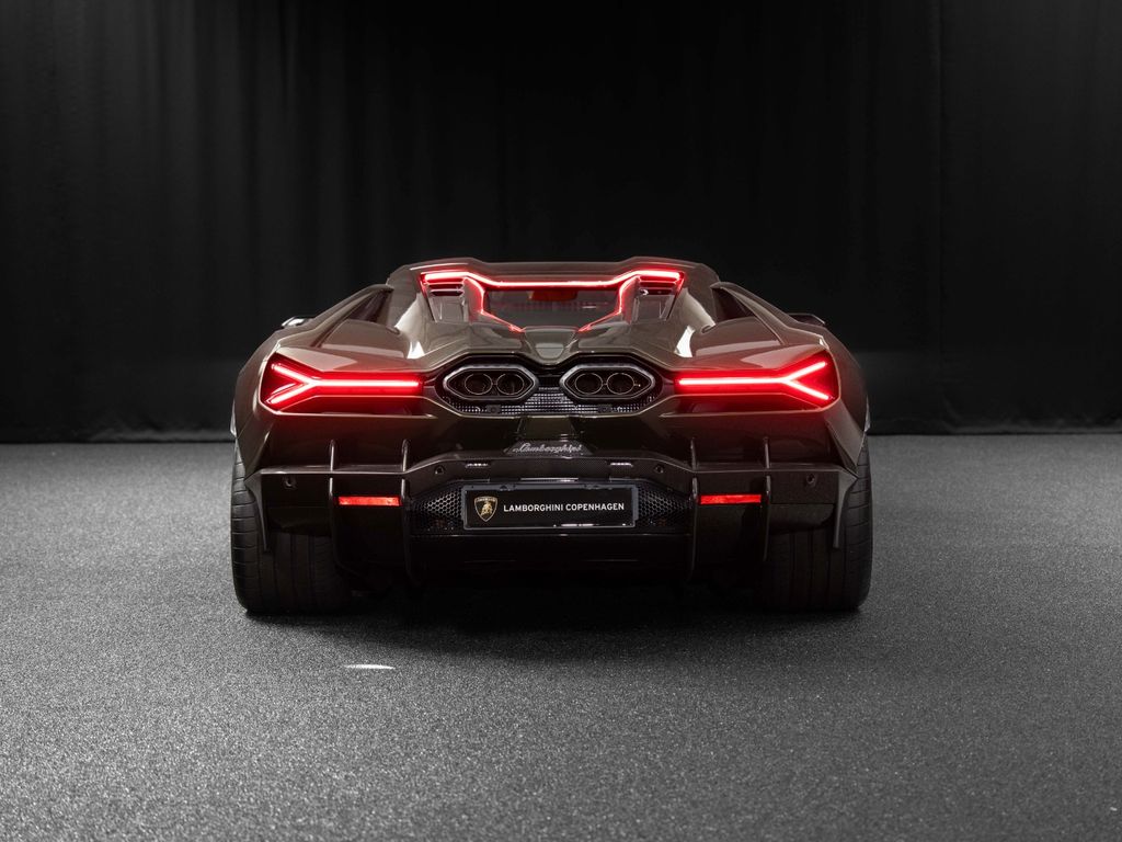Lamborghini Revuelto 2024