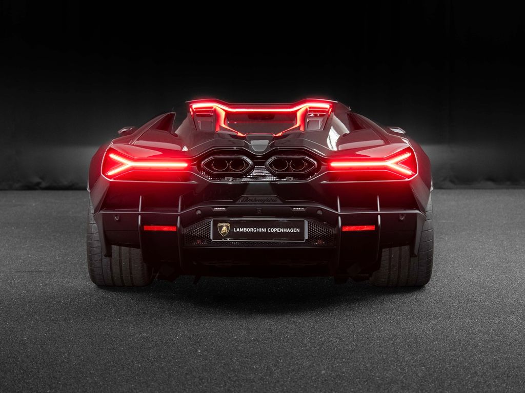 Lamborghini Revuelto 2024