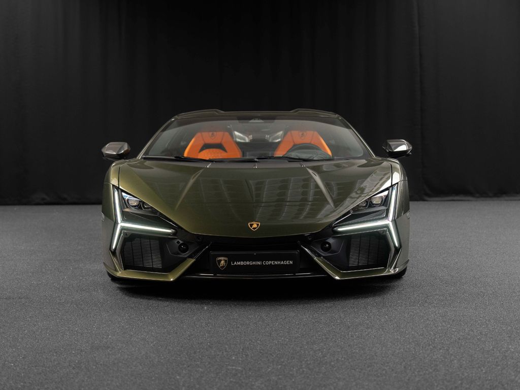 Lamborghini Revuelto 2024
