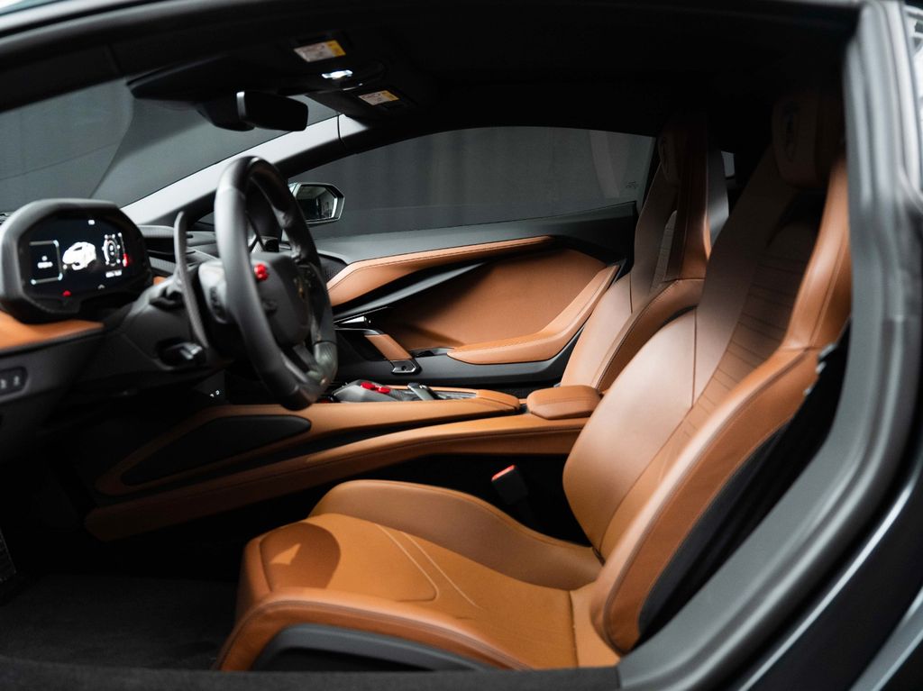 Lamborghini Revuelto 2024