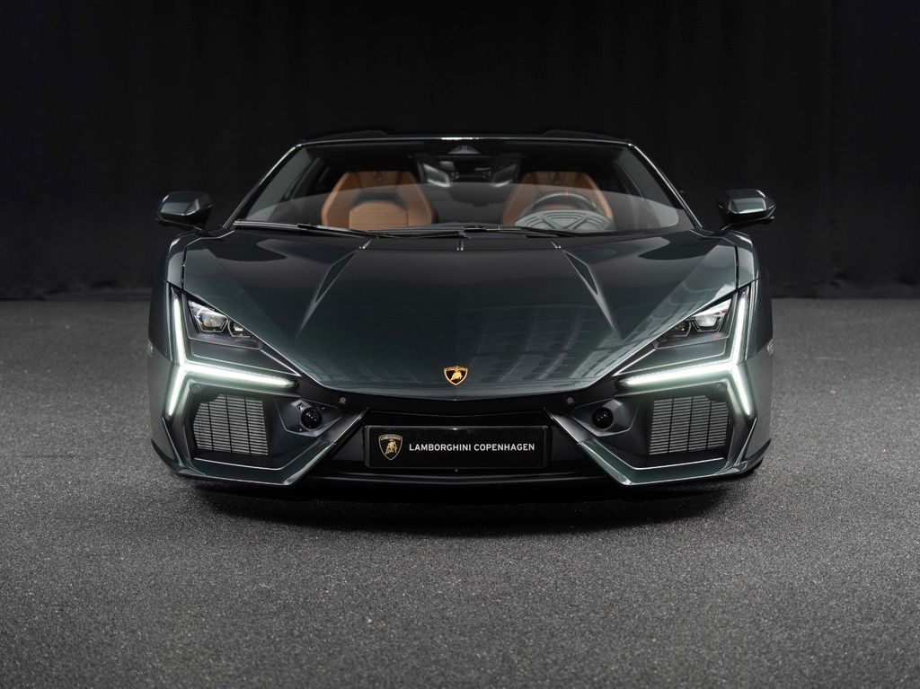 Lamborghini Revuelto 2024