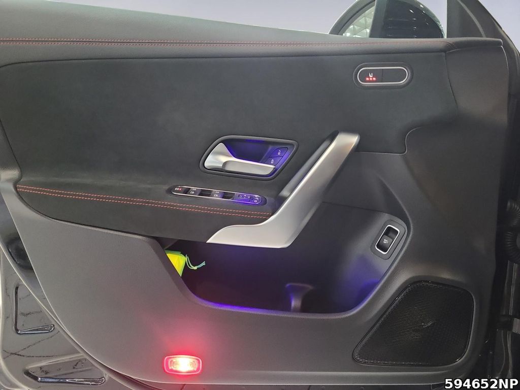 Mercedes-Benz CLA 200 2025