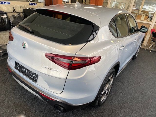 Alfa Romeo Stelvio 2023