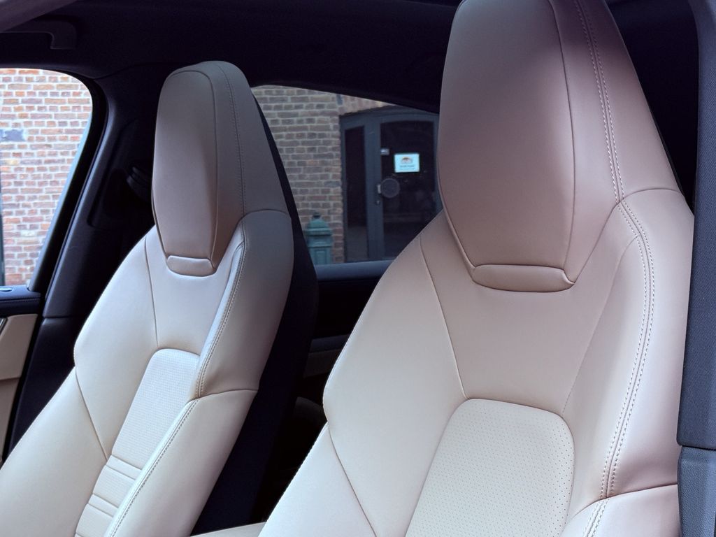 Porsche Cayenne 2025