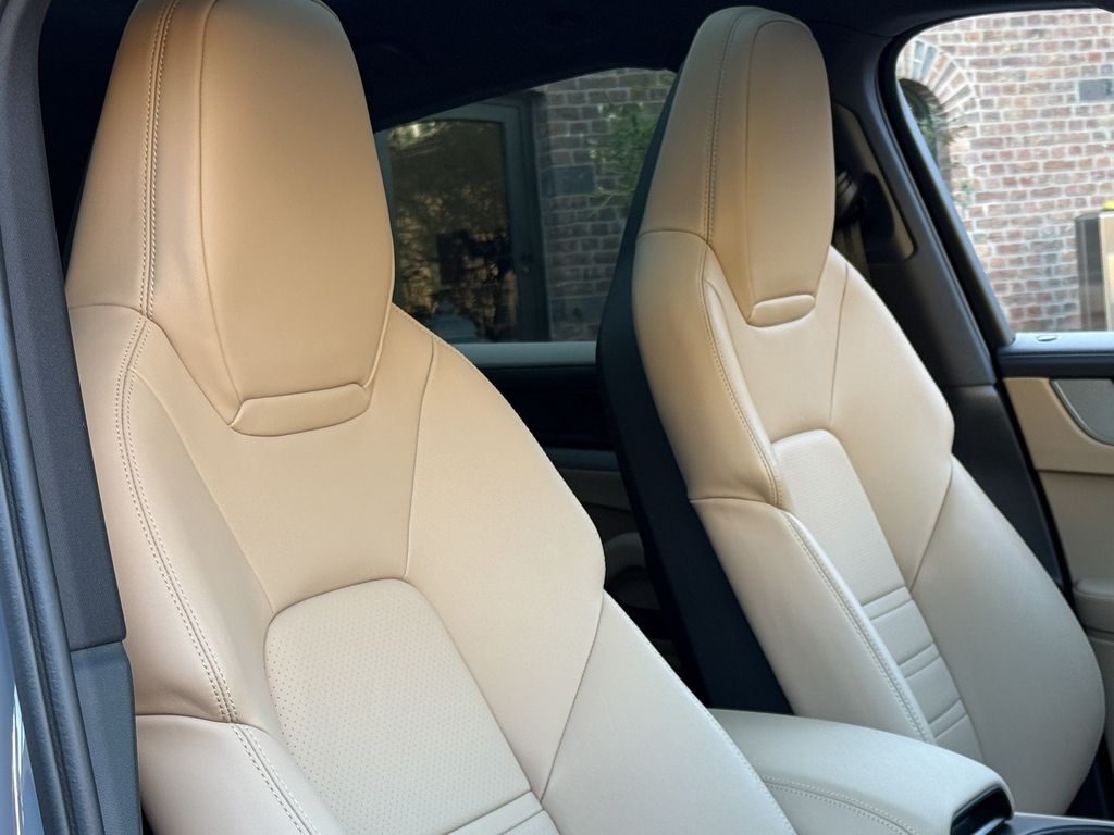 Porsche Cayenne 2025