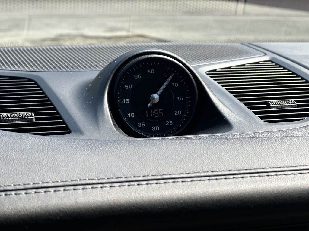 Porsche Cayenne 2025