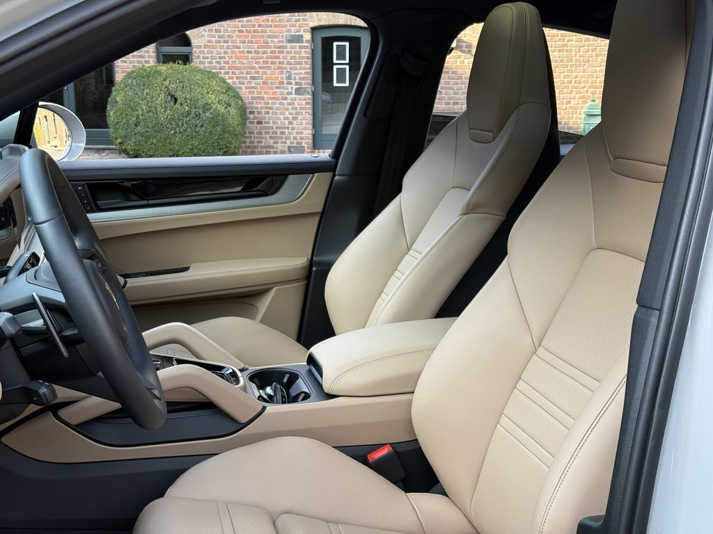 Porsche Cayenne 2025