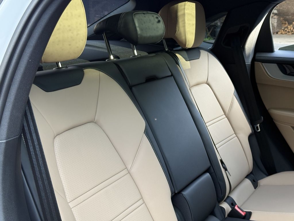 Porsche Cayenne 2025