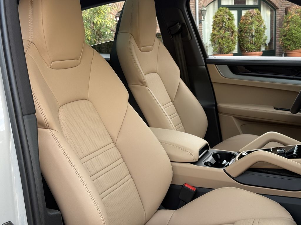 Porsche Cayenne 2025