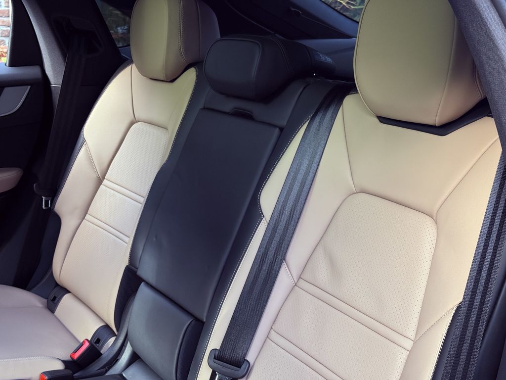 Porsche Cayenne 2025