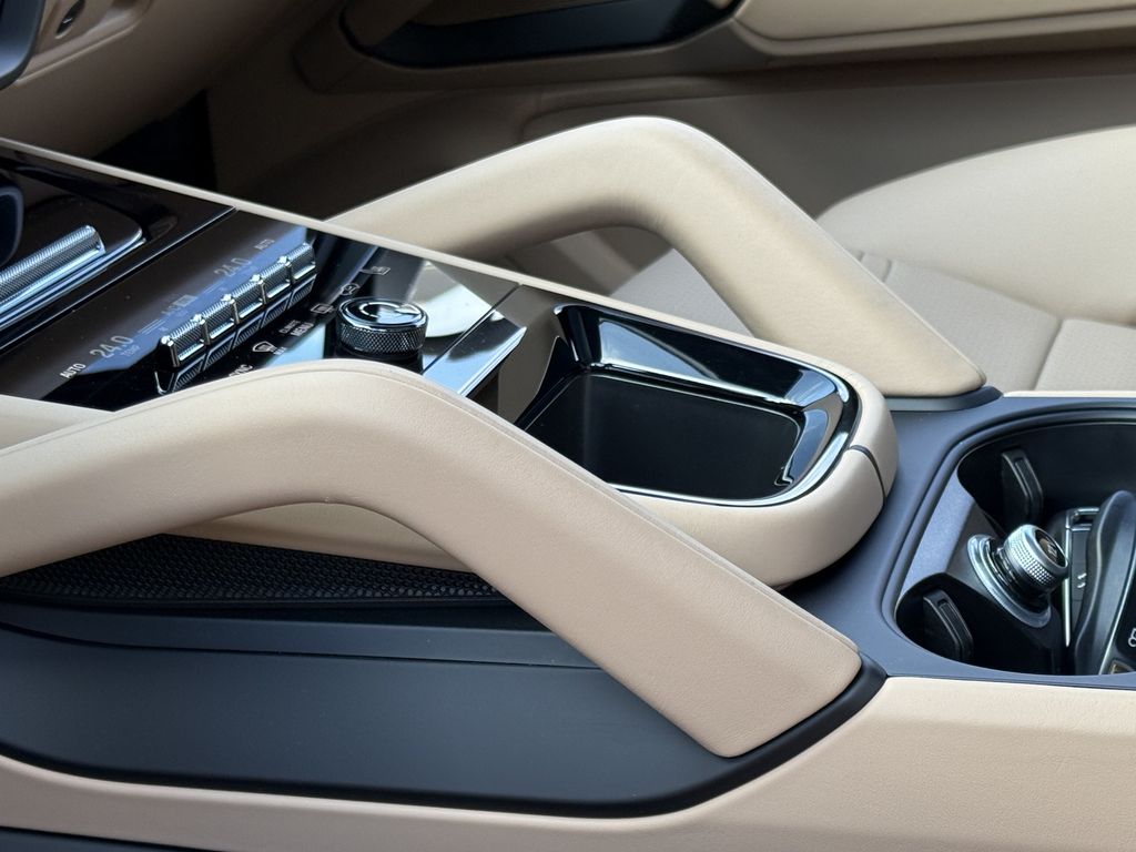 Porsche Cayenne 2025