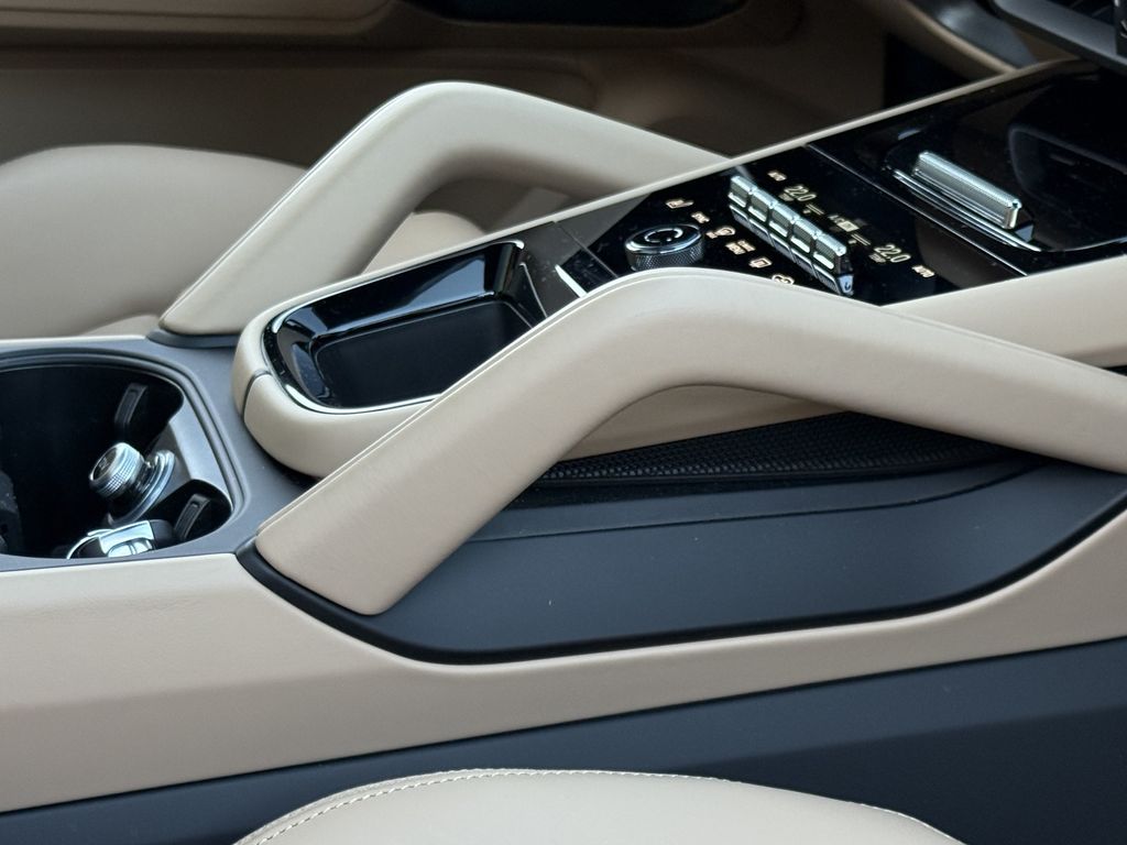 Porsche Cayenne 2025