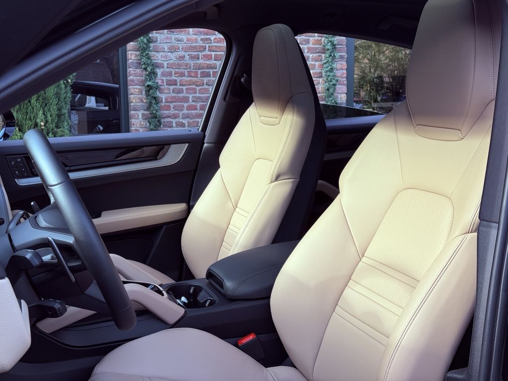 Porsche Cayenne 2025