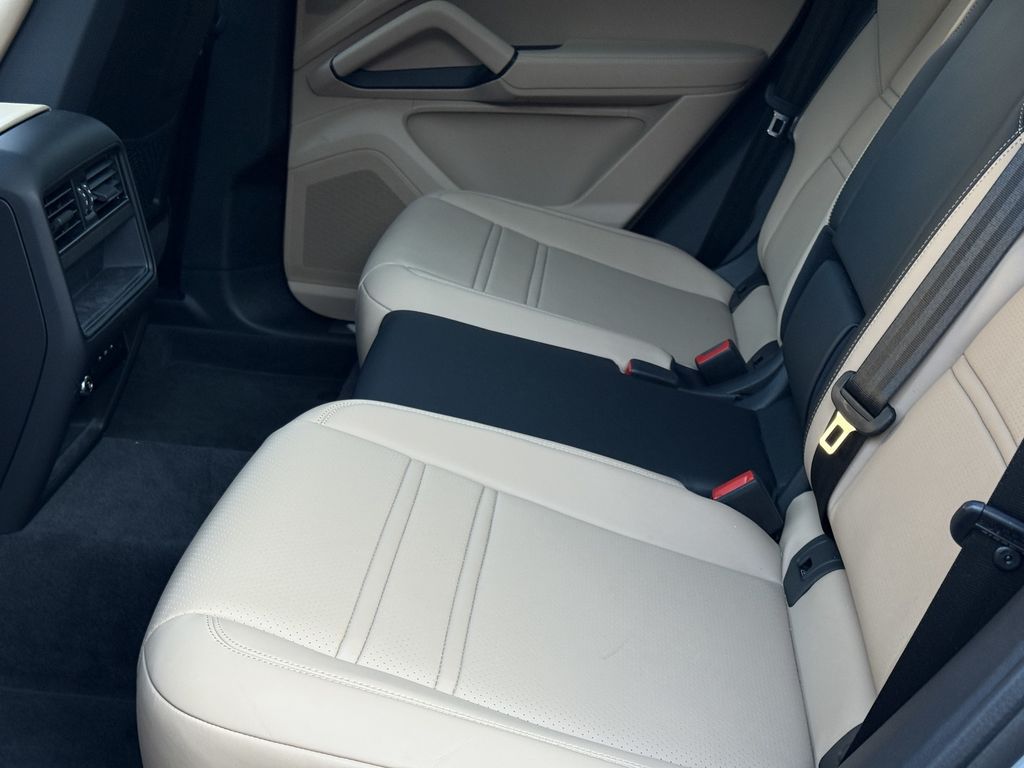 Porsche Cayenne 2025