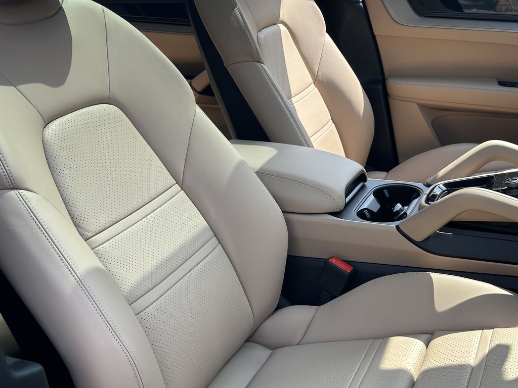 Porsche Cayenne 2025