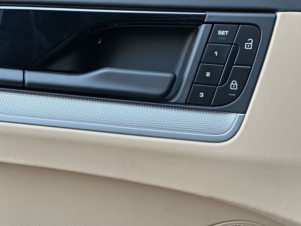 Porsche Cayenne 2025