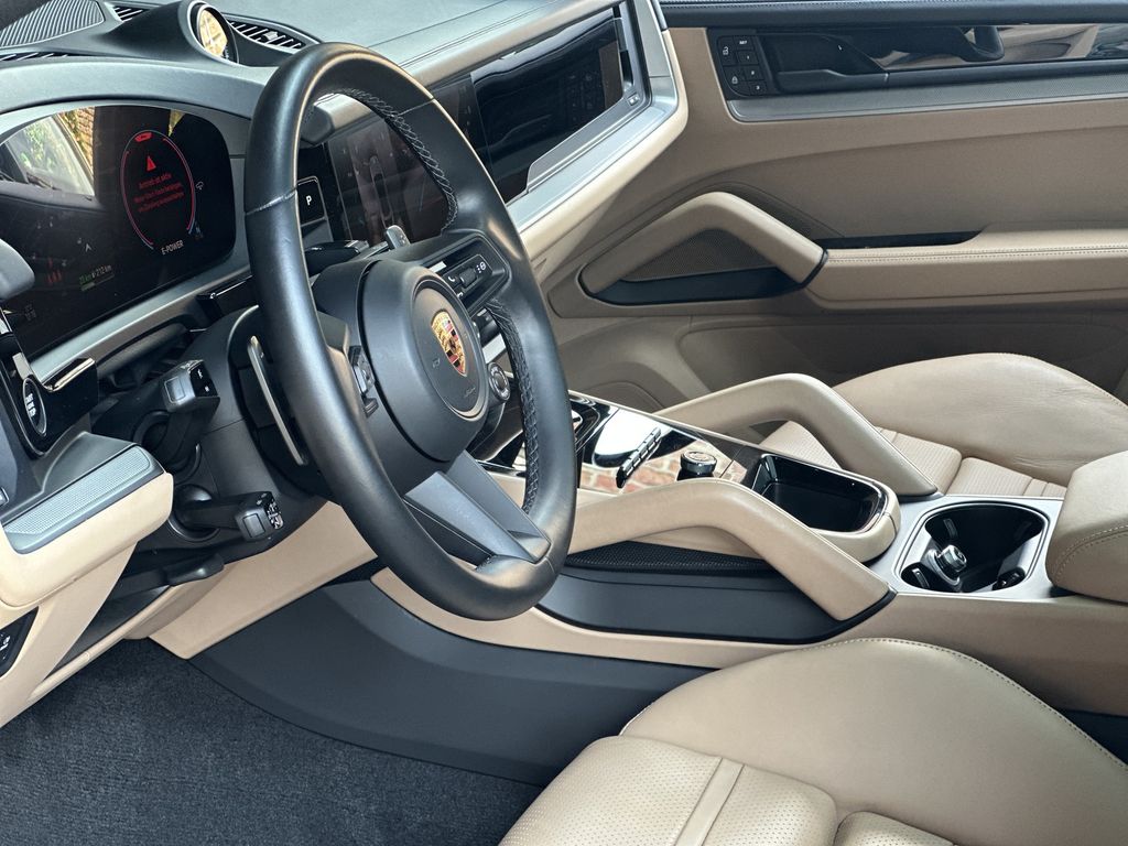 Porsche Cayenne 2025