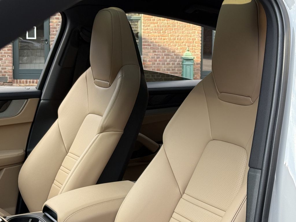 Porsche Cayenne 2025