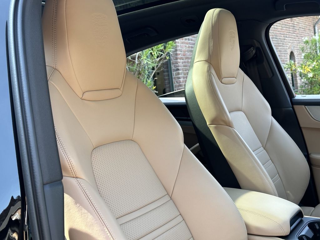 Porsche Cayenne 2025