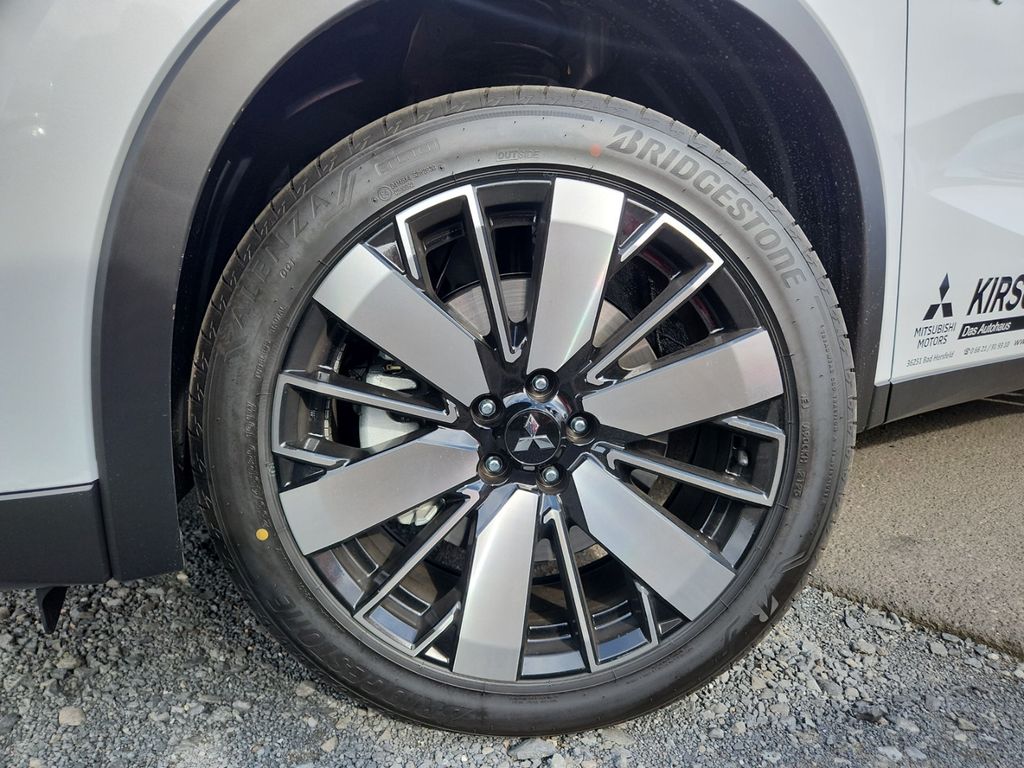 Mitsubishi Plug-in Hybrid Outlander 2025