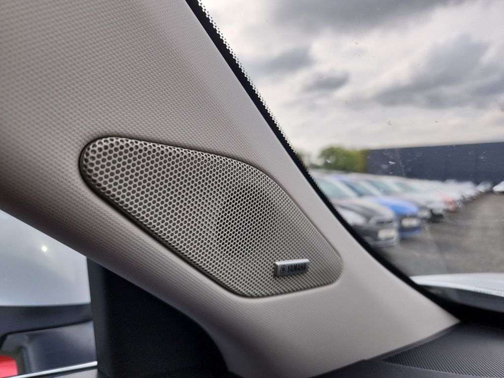 Mitsubishi Plug-in Hybrid Outlander 2025