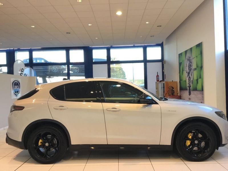 Alfa Romeo Stelvio 2025