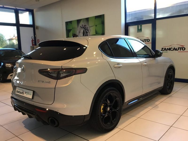 Alfa Romeo Stelvio 2025