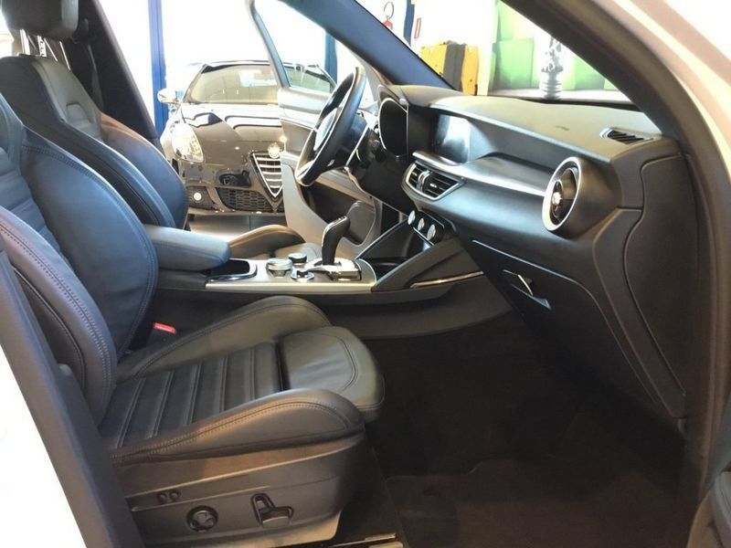 Alfa Romeo Stelvio 2025