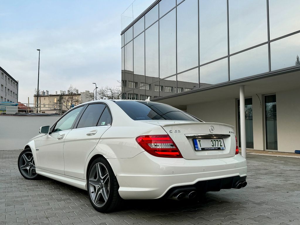 Mercedes-Benz C 63 AMG 2011