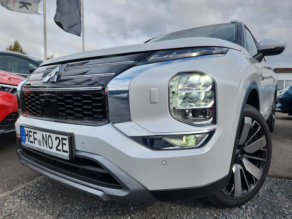 Mitsubishi Plug-in Hybrid Outlander 2025